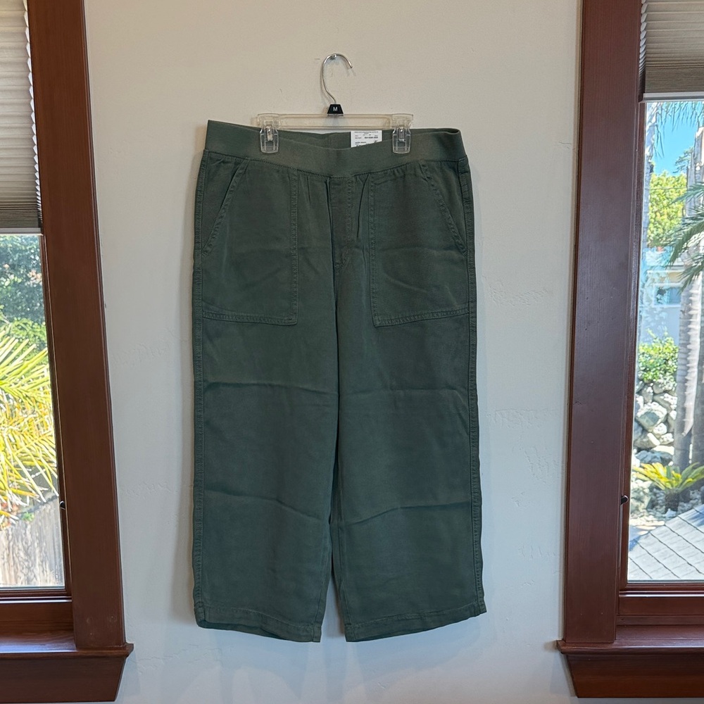 NWT St John’s Bay Petite Wide Leg Crop in Green size Petite Large